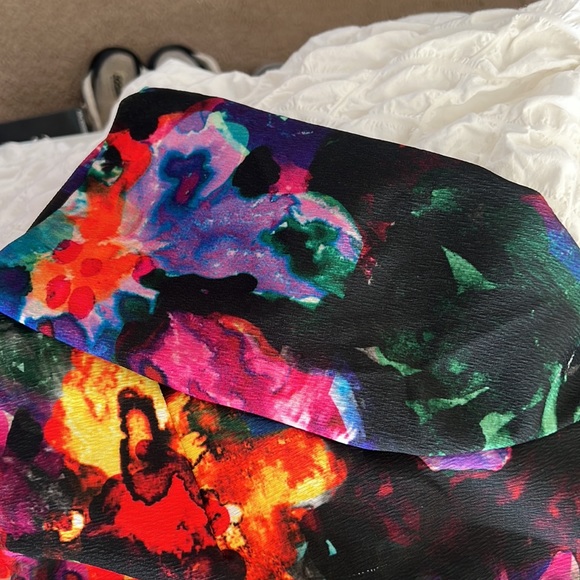 Floral crop with exposed back and bows - Picture 5 of 7